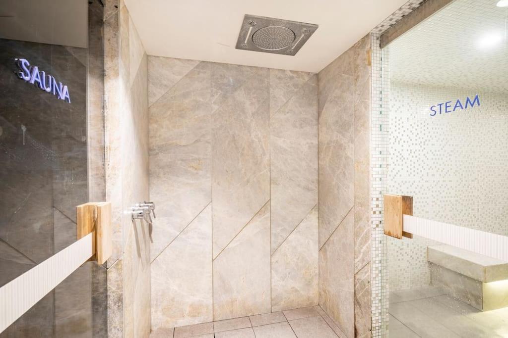 Luxury Apartment In Melbourne Buitenkant foto